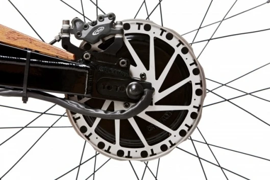 Close up of the rear hub, showing the Toto branding