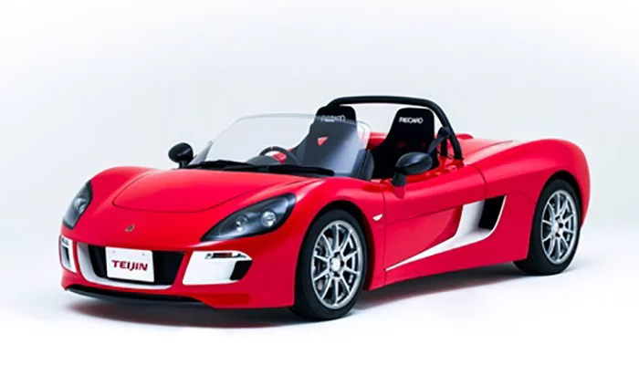 A Tommykaira ZZ with the pillar-less windshield fitted