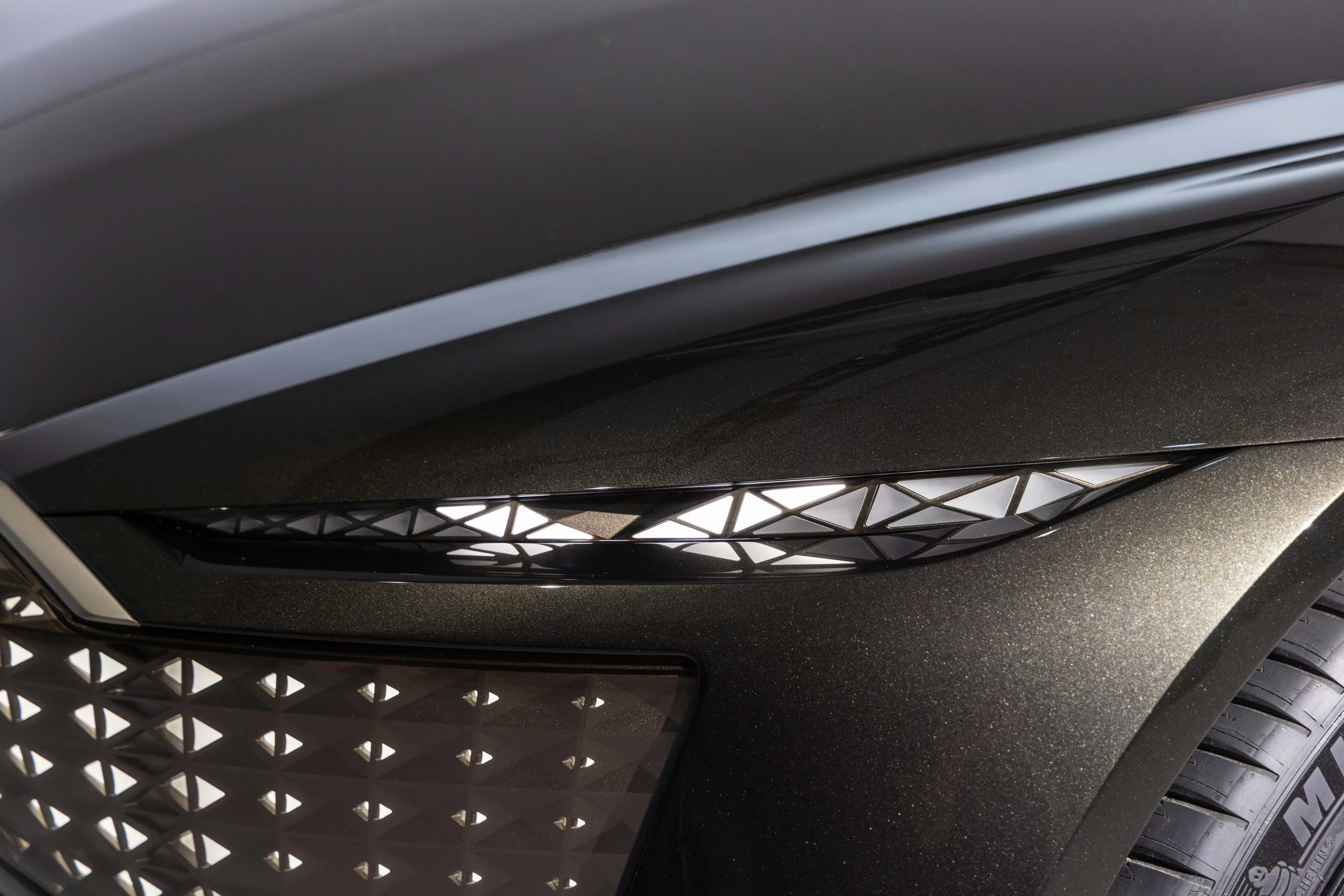 As if the grille wasn't enough light, the Skysphere also has a pair of slim headlamps