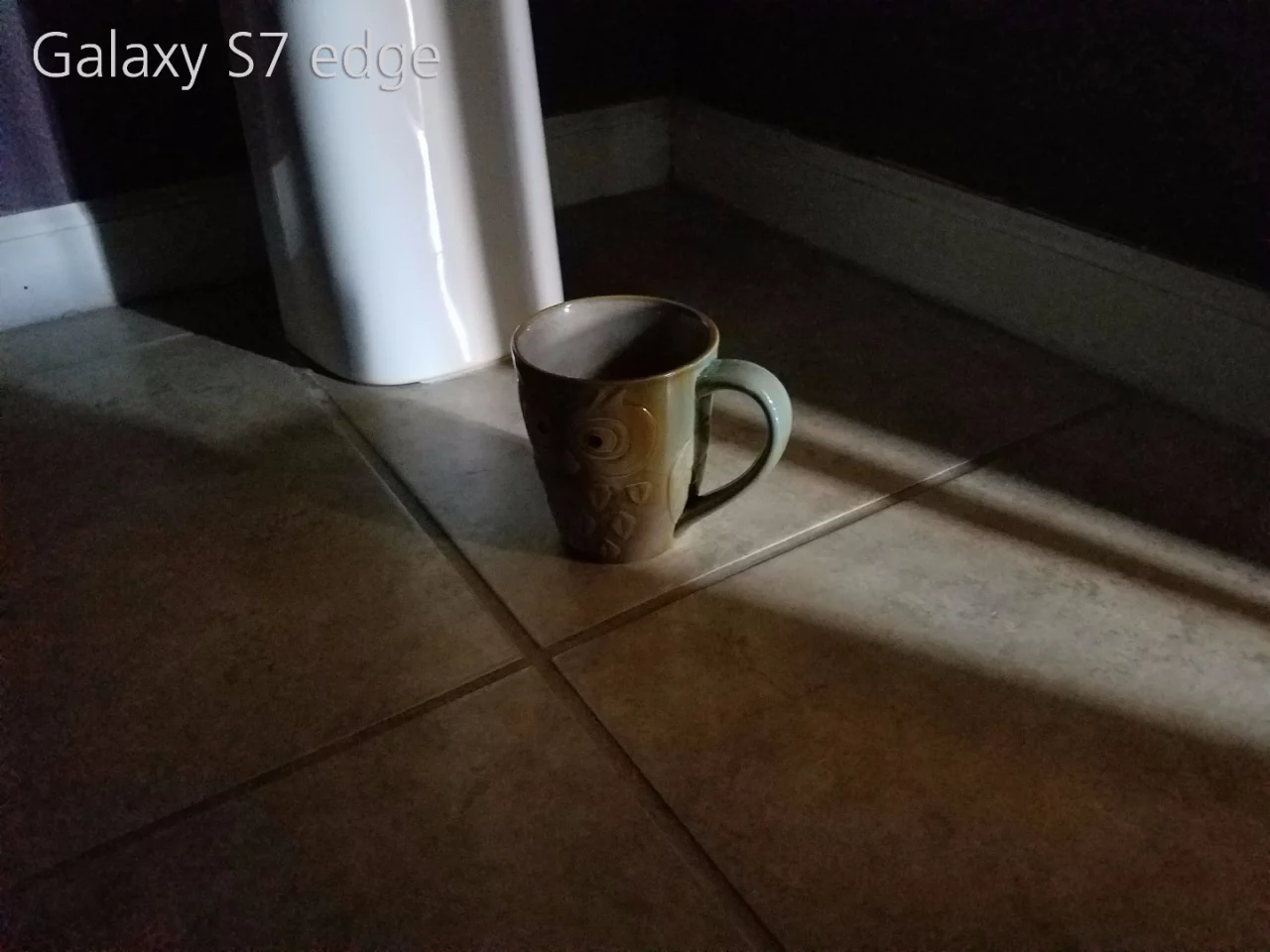 Galaxy S7 edge sample image: indoors (poor lighting)