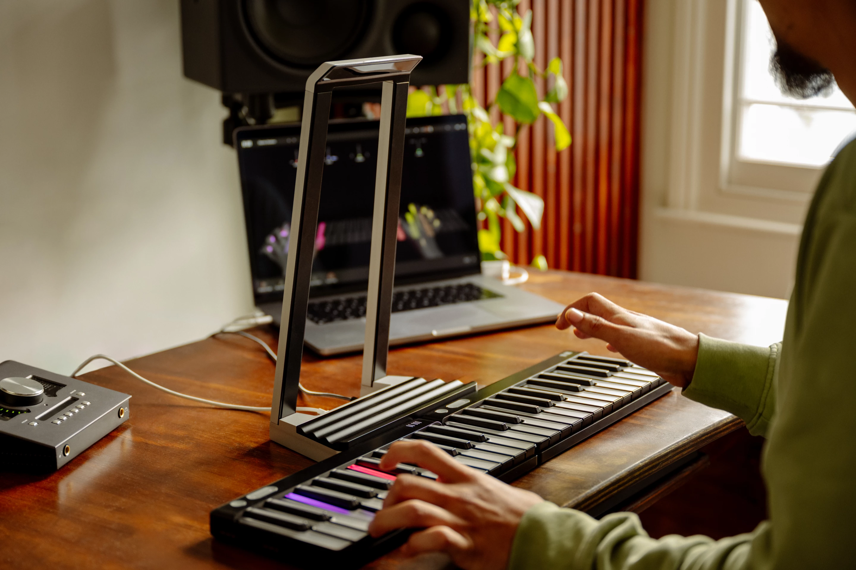Musicians can employ five "dimensions of air" at launch, to modulate sound with natural hand gestures
