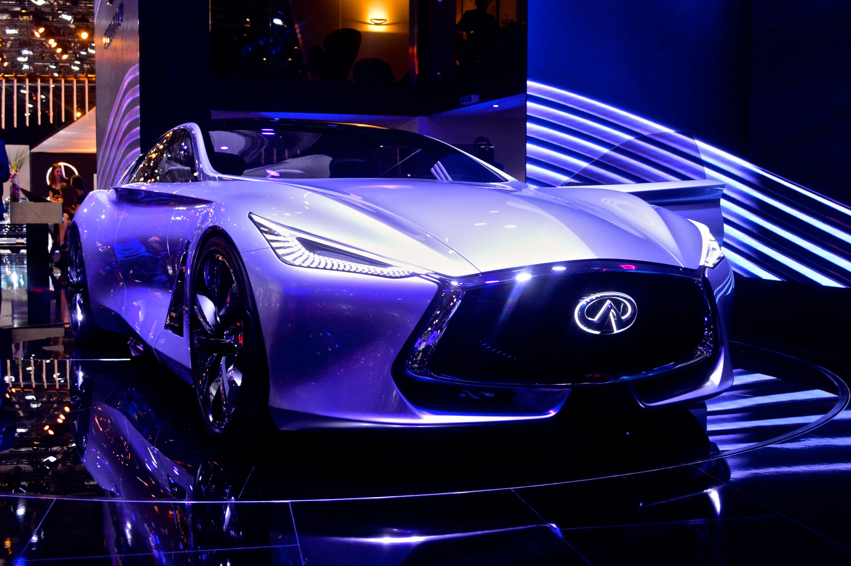 Staring into the eyes of the Infiniti Q80 (Photo: C.C. Weiss/Gizmag)