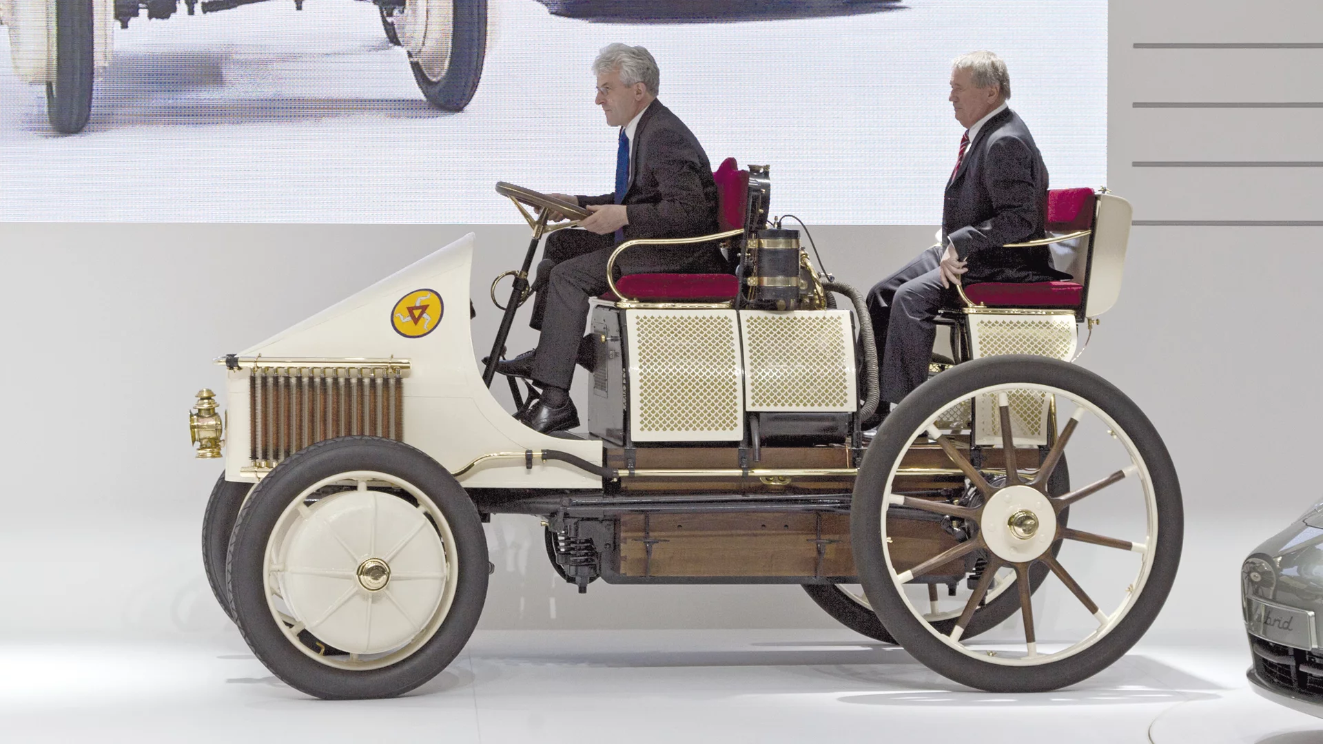 The Semper Vivus comes on stage in Geneva