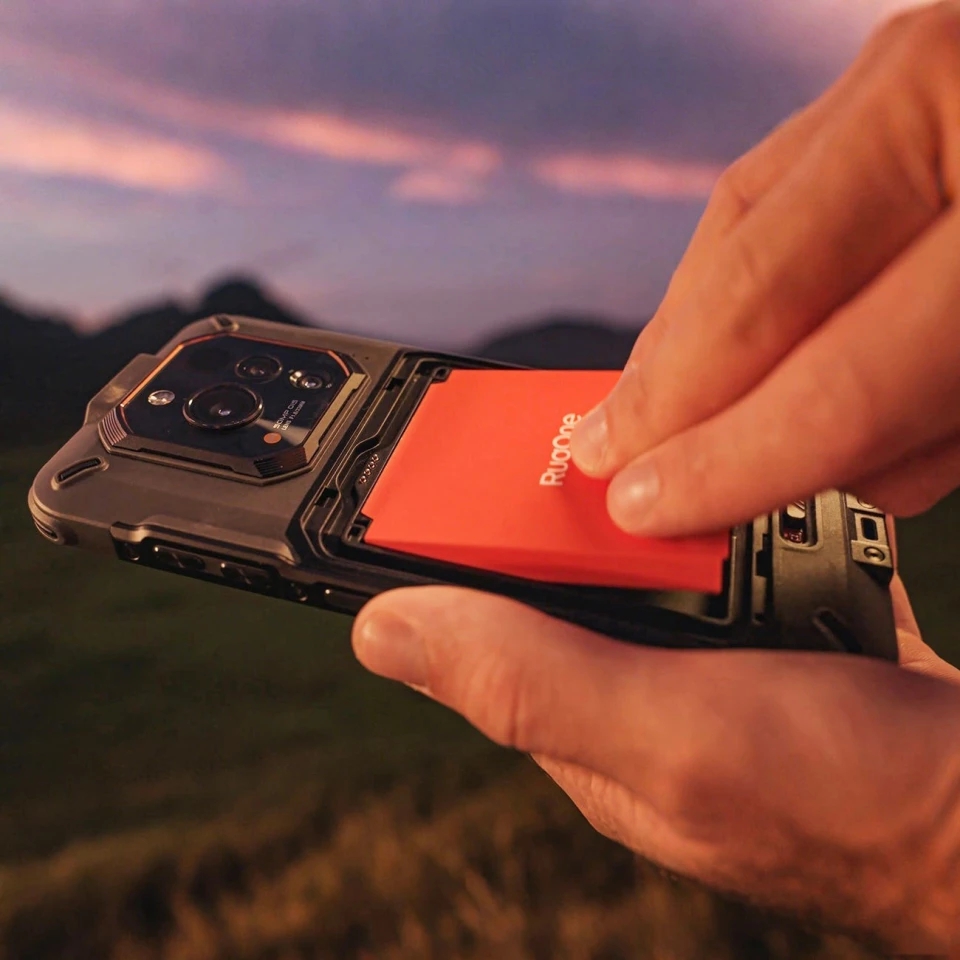 The buffer battery grants you 180 seconds within which to swap out the main battery without switching off the phone