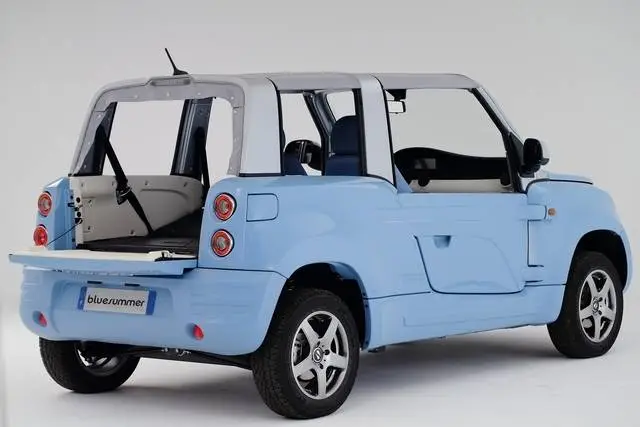 The Bluesummer's battery should last for 3,000 cycles or approximately 400,000 km (248,548 miles)