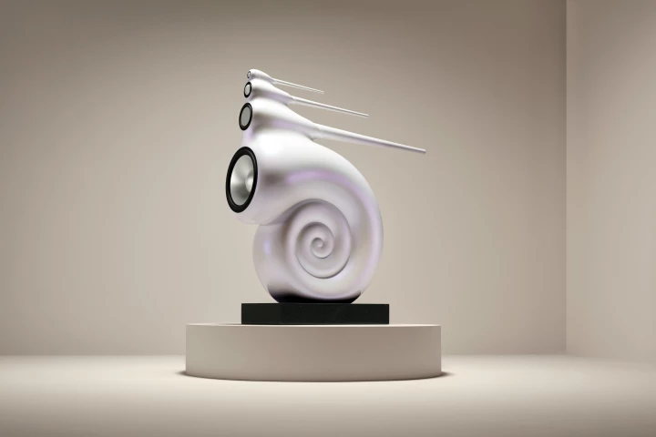 To celebrate the 30th anniversary of Nautilus, Bowers & Wilkins has created a one-of-a-kind model in an abalone pearl finish