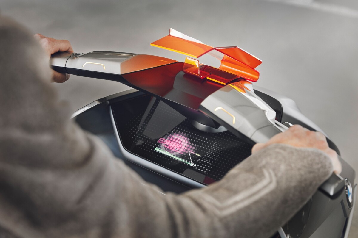 A wide touch screen below the BMW Motorrad Concept Link's handlebars displays a wealth of information