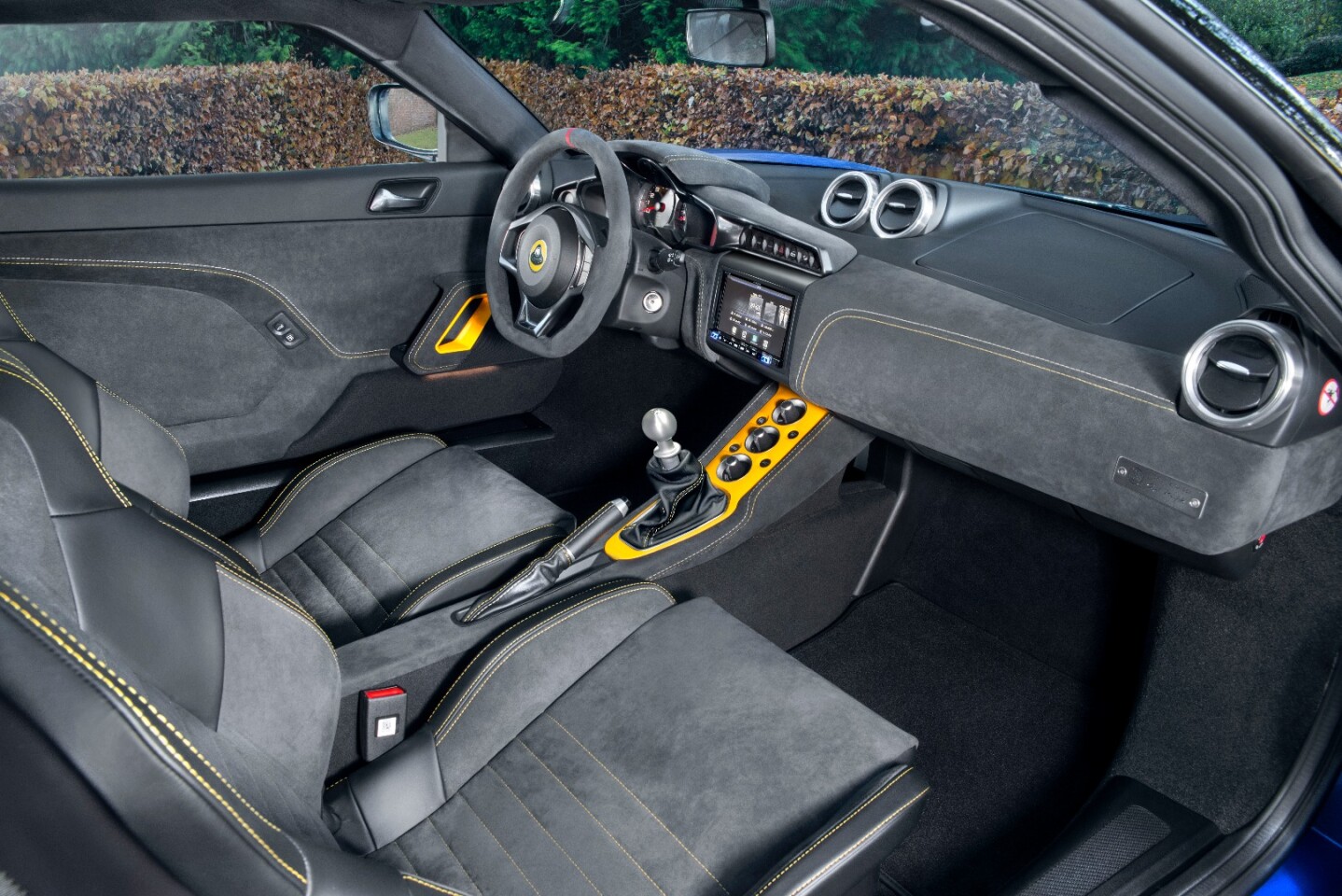 The interior of the Evora GT410 Sport will be familiar to anyone familiar with the new Evora interior design introduced with the model