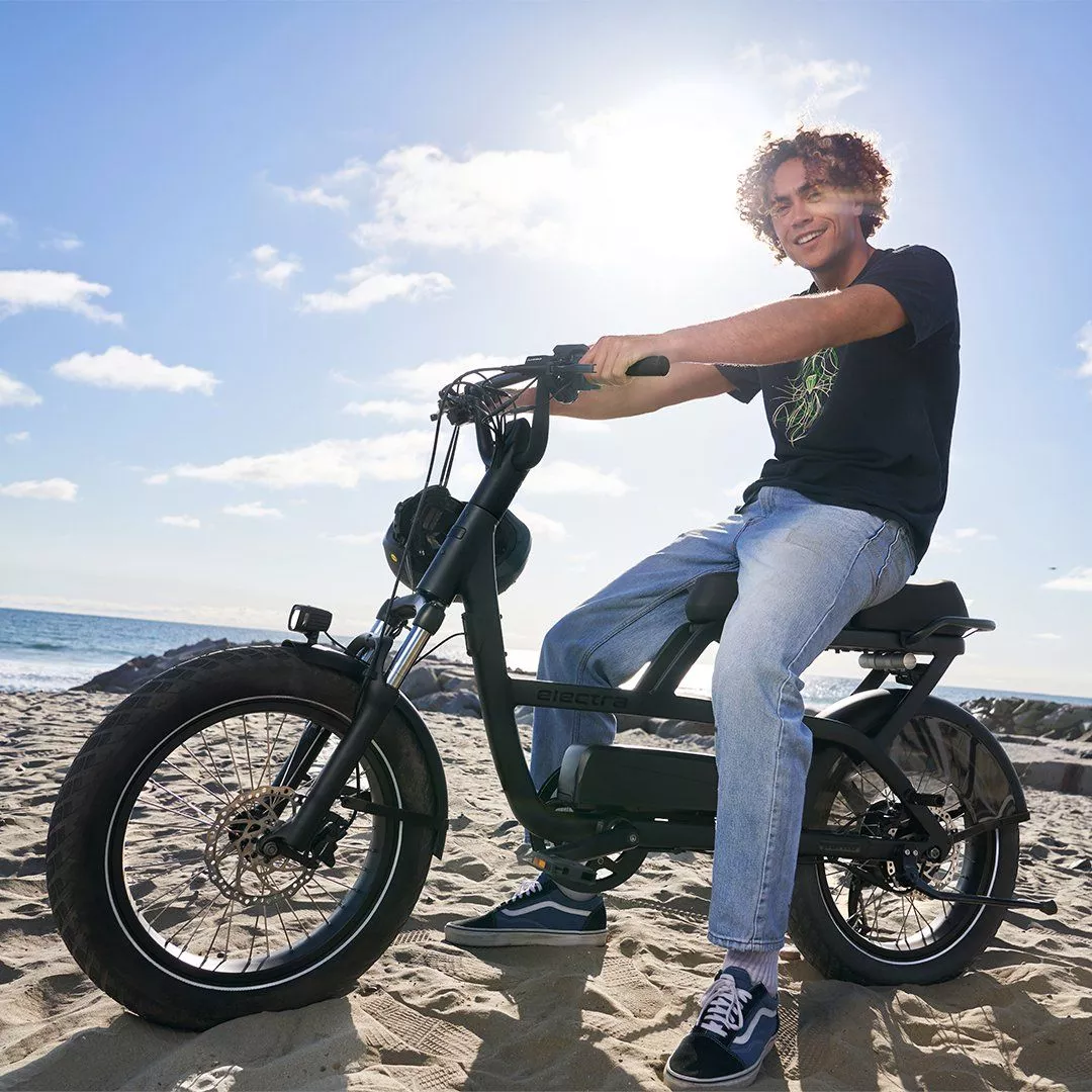 The Electra Ponto Go features a 750-W rear-hub motor and 650-Wh removable battery