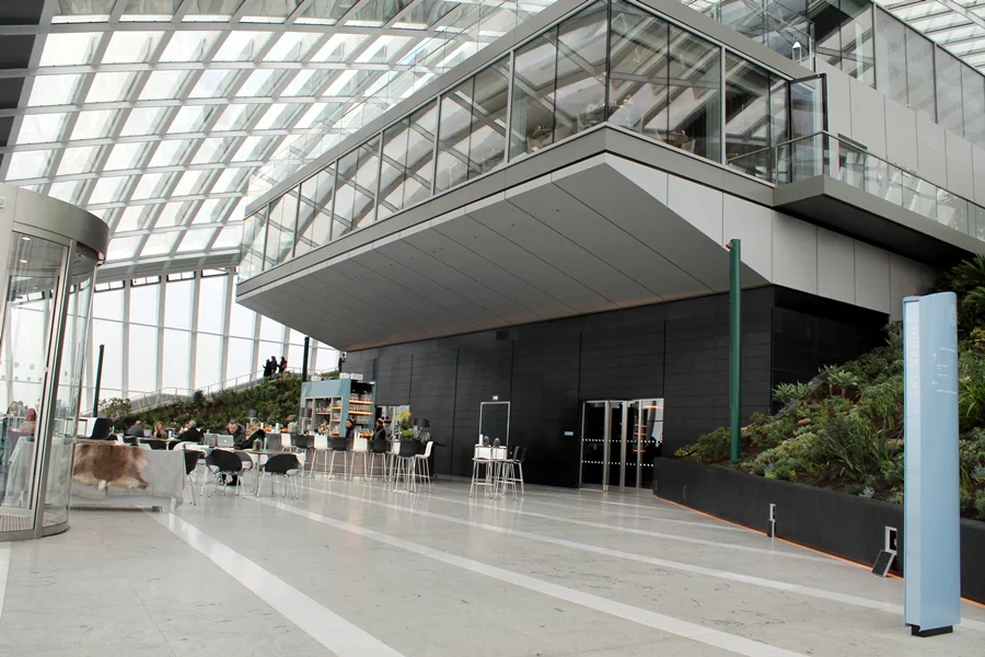 The central unit at the Sky Garden contains two restaurants (Photo: Stu Robarts/Gizmag)