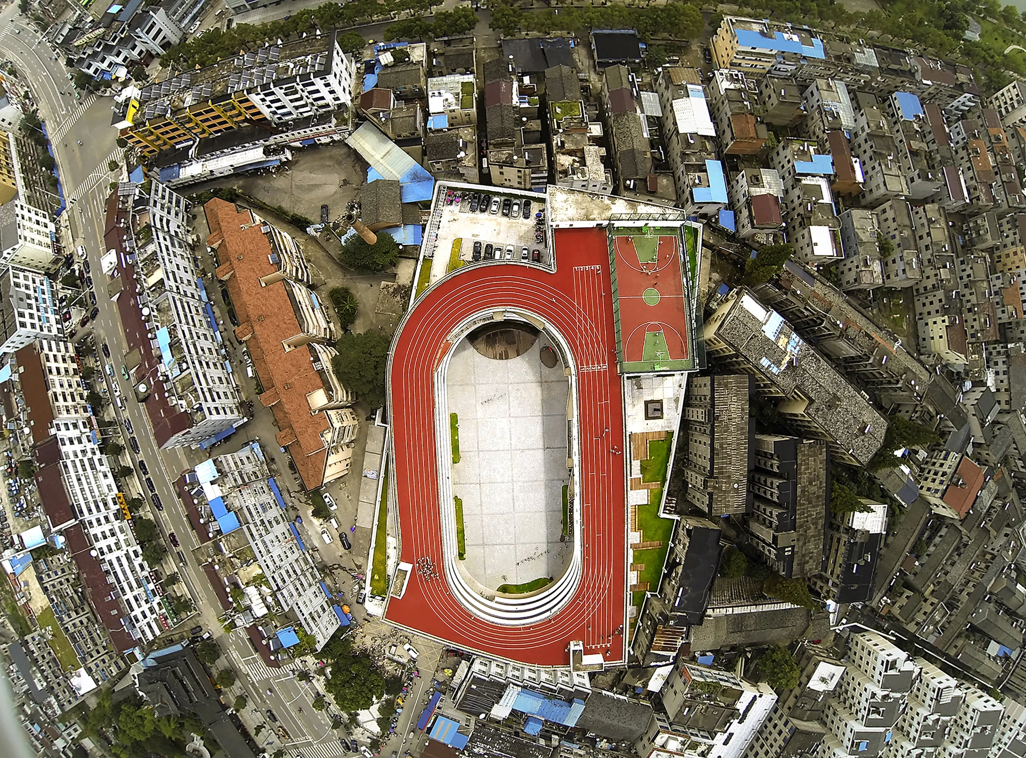 The entire structure of the school was built in an oval shape to cater for the rooftop athletics area