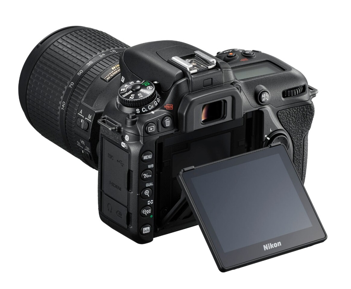 The Nikon D7500's rear monitor loses a little in the definition department, offering 922k dots instead of the D7200's 1,229k