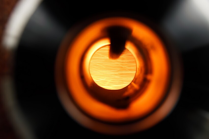 Metals in powdery form can burn very well, releasing a lot of energy without any CO2 emissions and leaving only a recyclable oxidized by-product