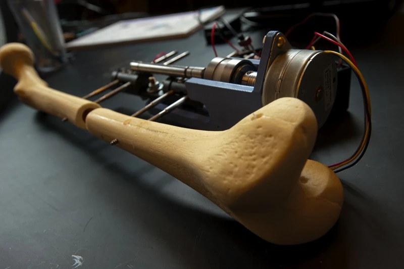 The prototype LinDi automated linear distractor