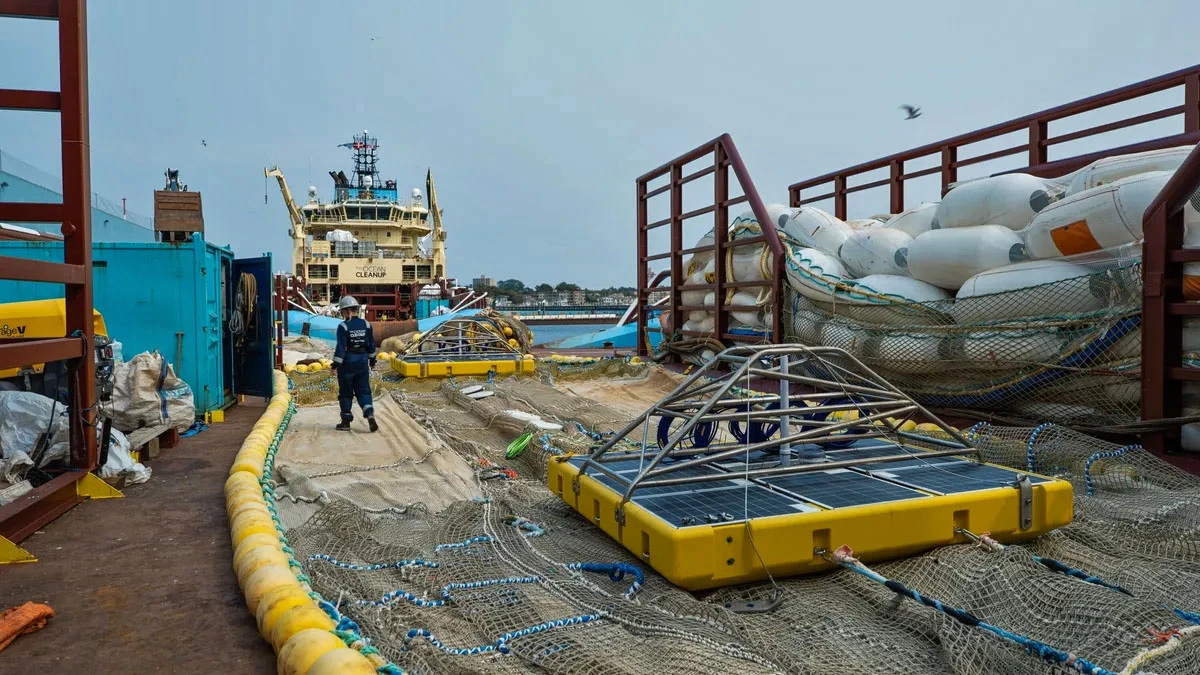 The Ocean Cleanup's vessels ready to take on a load of floating plastic