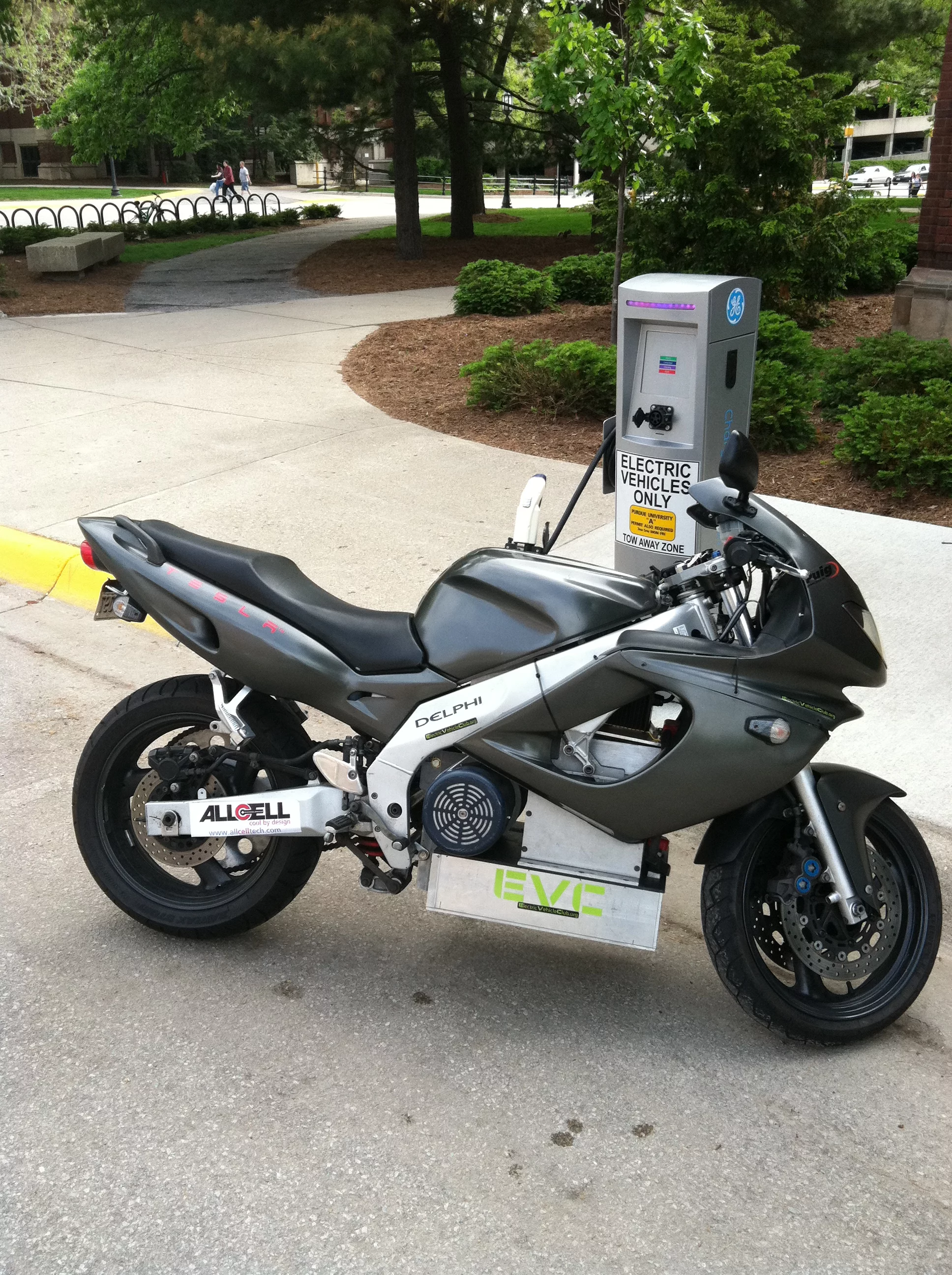 A single charge of the Li-ion battery pack is said to last for over 120 miles