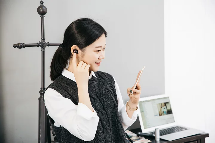 The RippleBuds wireless earphones with in-ear microphone