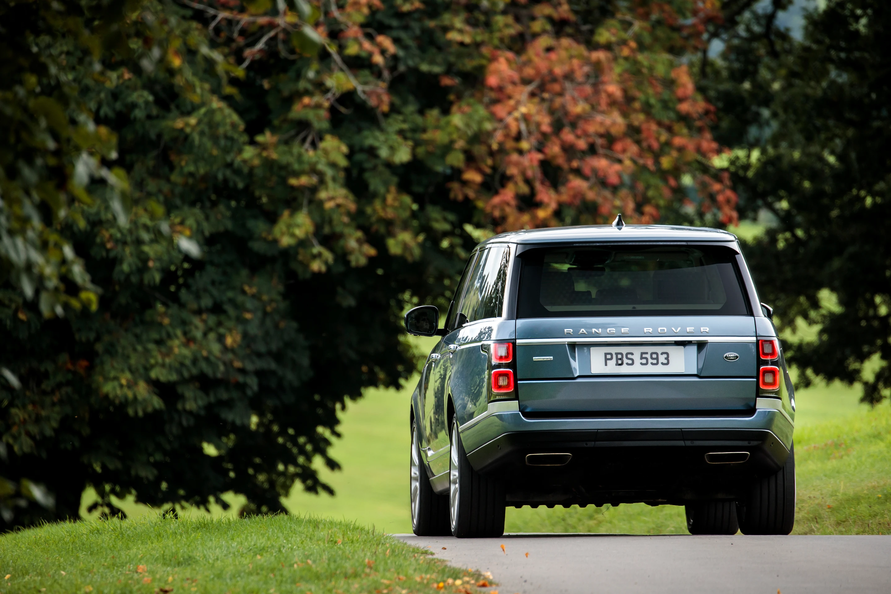 The Range Rover P400e pairs a four-cylinder, 2.0-liter petrol engine with a lithium-ion battery