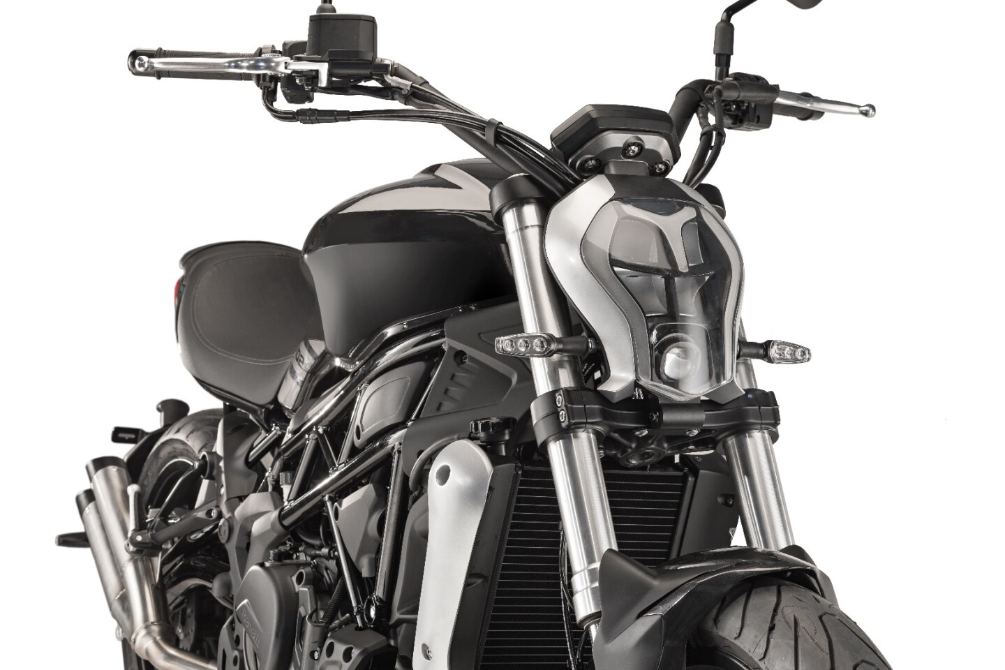 Benelli 402 S: headlight is the love child of the XDiavel and the KTM 1290 Adventure