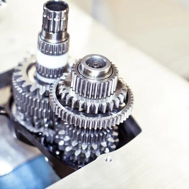 The Pinion P1.18 bicycle transmission is constructed as a spur gear with a two parallel partial shaft transmissions