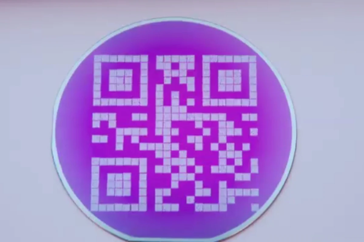 A new optical disc uses QR codes etched in tungsten to achieve extreme levels of heat resistance (Image: de Vries/University of Twente)