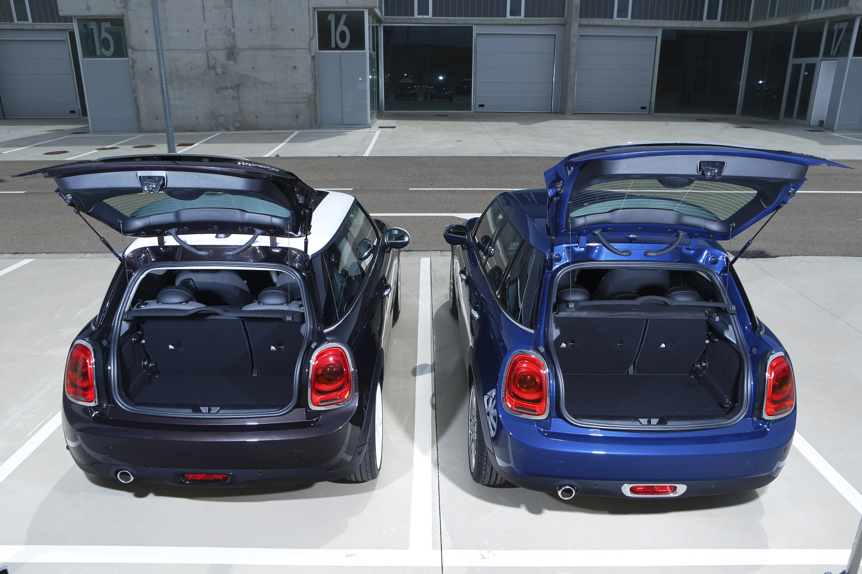 Boot comparison of the 5-door and 3-door Minis
