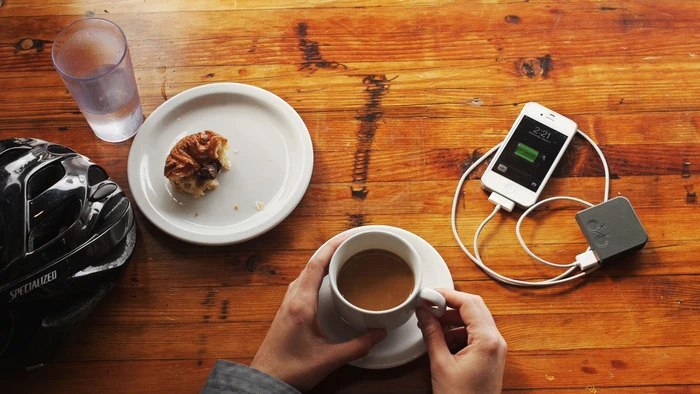 Charinging an iPhone with the Siva Cycle Atom's battery pack