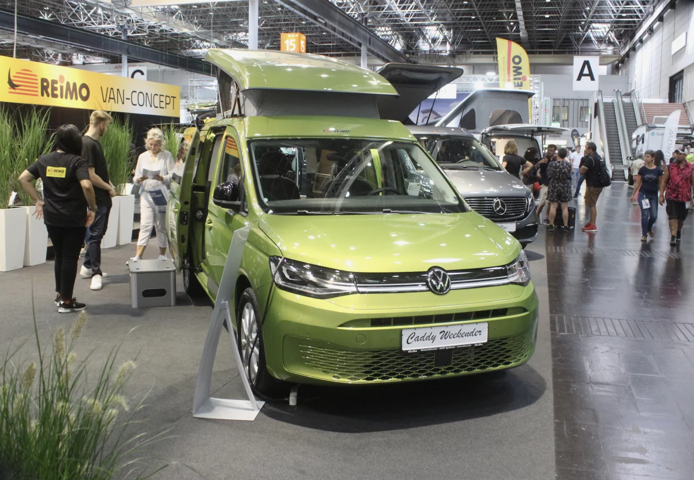 Reimo shows the Caddy Weekender 2 at the 2022 Caravan Salon