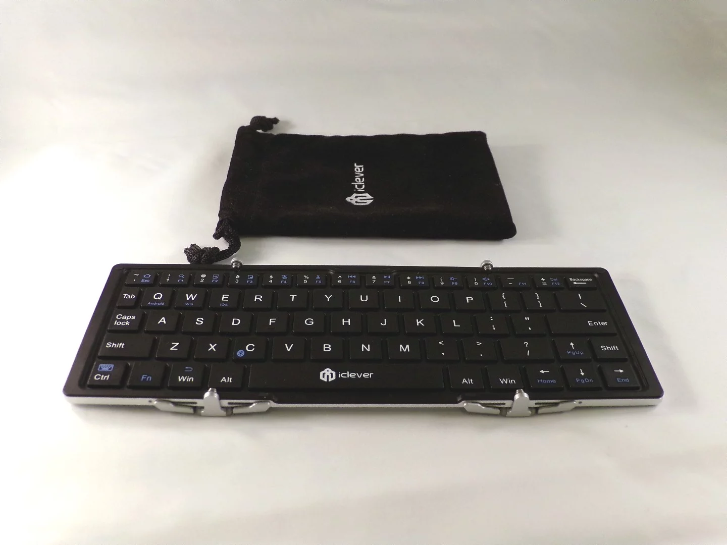 The iClever IC-BK 03 keyboard comes with a plush cloth carry case