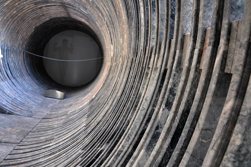 The tunnel is comprised of circular marble rings (Photo: Edoardo Campanale/Gizmag.com)