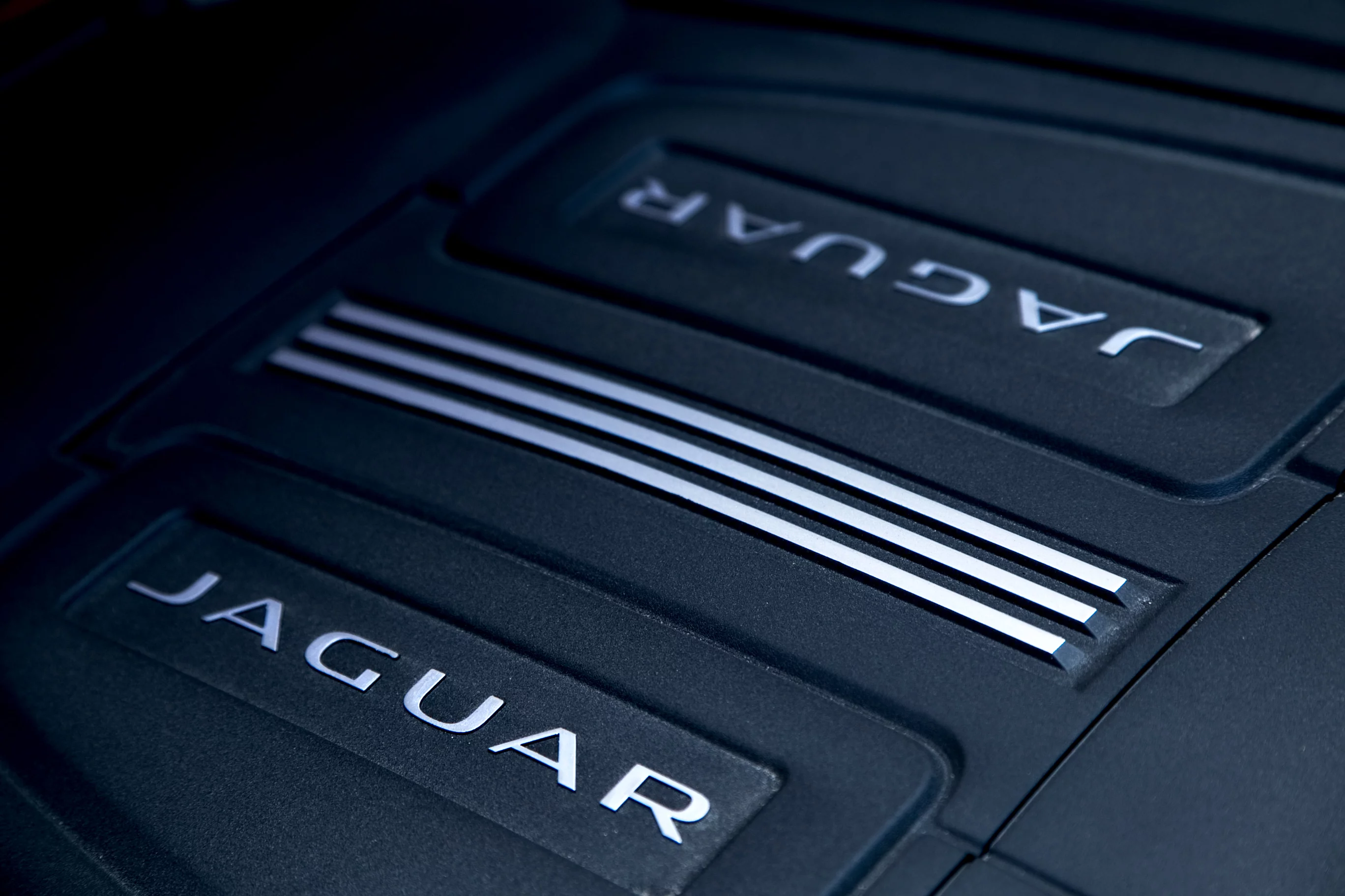 The supercharged 5.0 liter V8 produces 495 horsepower which helps it reach 100 km/h (62 mph) from a standing start in only 4.3 seconds (Photo: Angus MacKenzie/Gizmag.com)