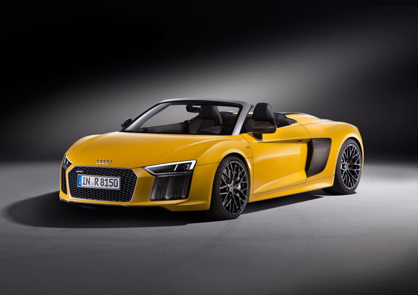 The engine produces 540 hp and 398 pound-feet (540 Nm) of torque. Revs produce power all the way through 7,800 rpm