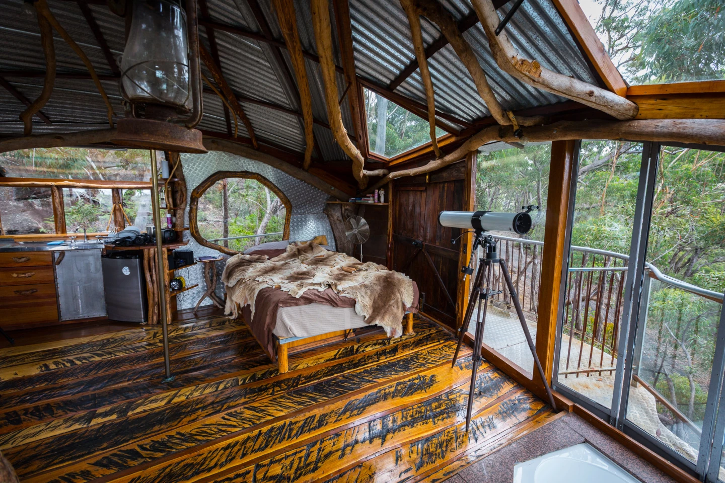 Lionel Buckett on the Blue Mountains Cabins Treehouse: "There's a Ph.D for somebody to do in why people love treehouses so much." (Photo: Noel McKeegan/Gizmag)