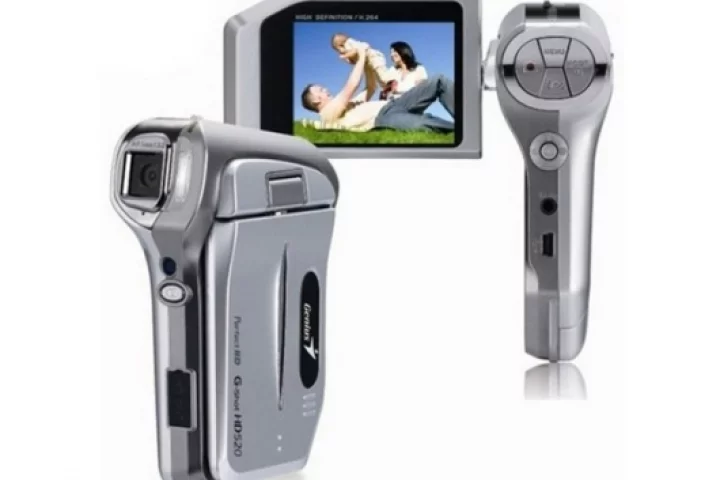 The Genius G-Shot HD520 is easy in the pocket, easy on the pocket