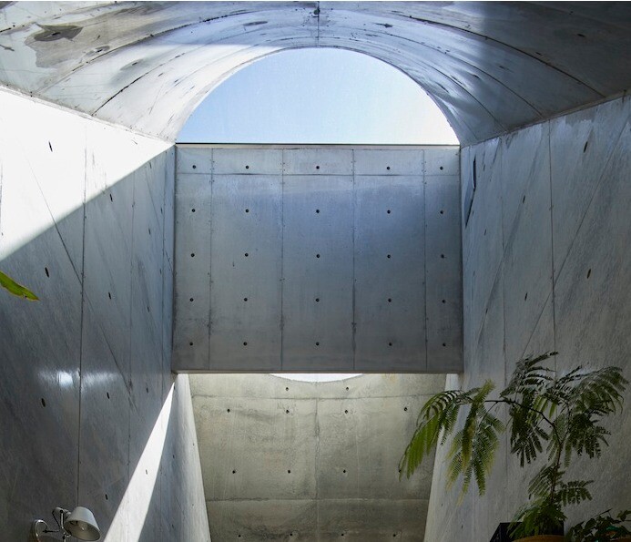 Love 2 House features an immense ceiling