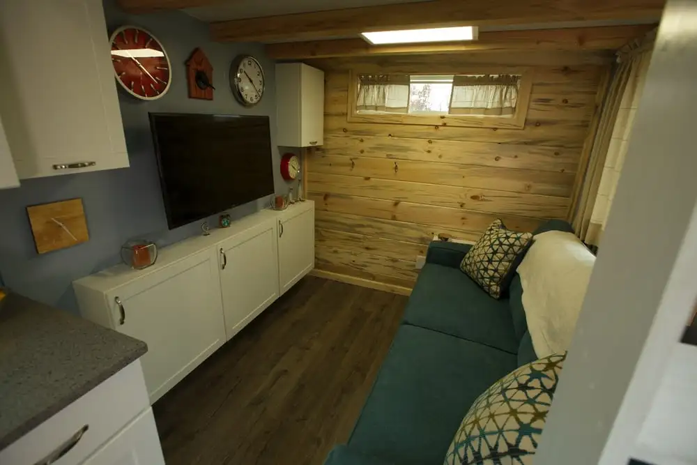 The Brown Bear's small lounge
