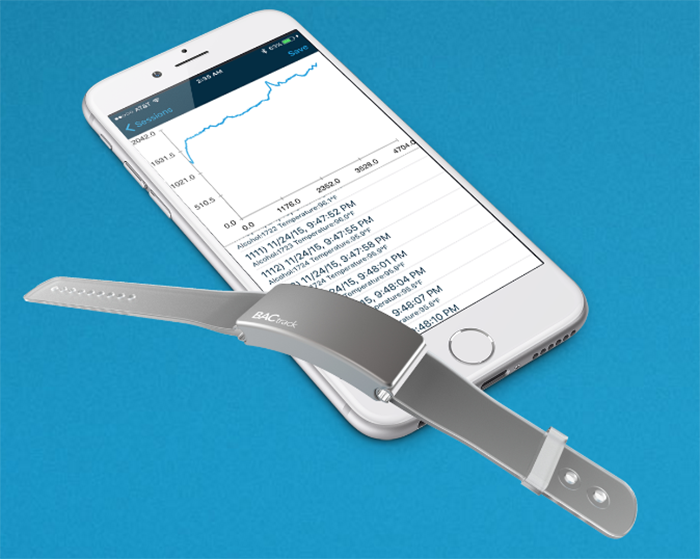 Through synching with the app, BACtrack Skyn could be configured to buzz the phone when a user approaches 0.04 percent BAC
