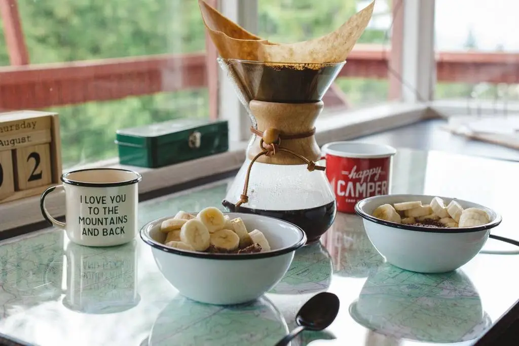Crystal Peak Lookout's basic kitchenette should be sufficient for making snacks and hot drinks