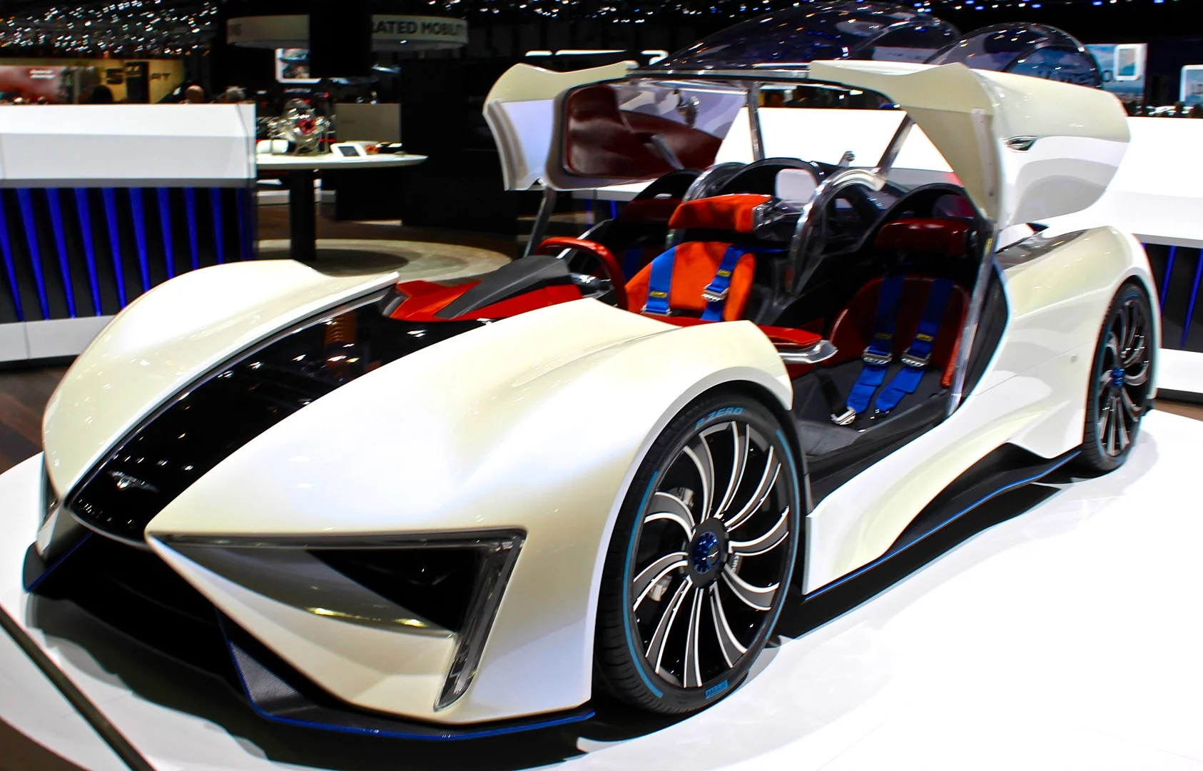 The Giugiaro-designed Techrules Ren joins the Techrules Ren RS in Geneva