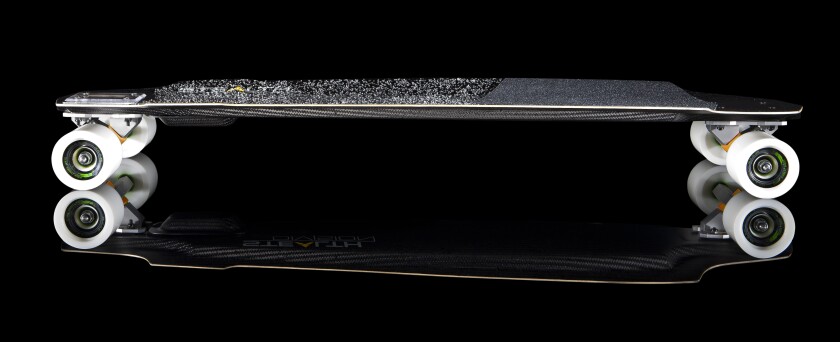 The Mach1 prototype deck tapers out and flares towards the edges for a more stable and tactile foot braking experience