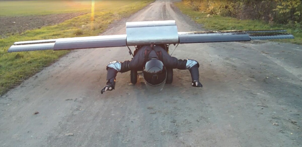 Taxi test of the Skyflash one-man, jet-propelled wing