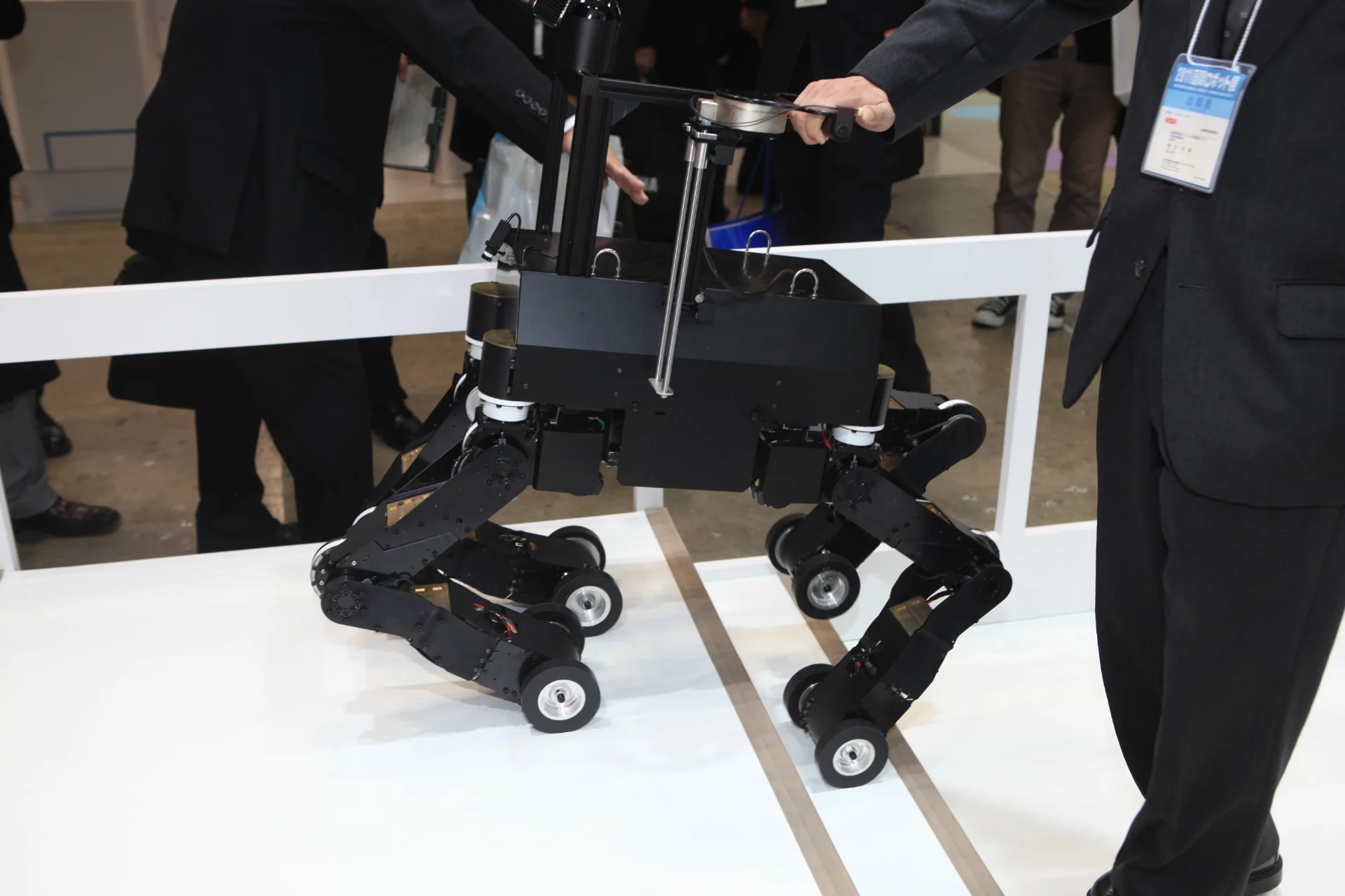 The NSK robot guide dog climbs stairs (Photo: gizmag.com)