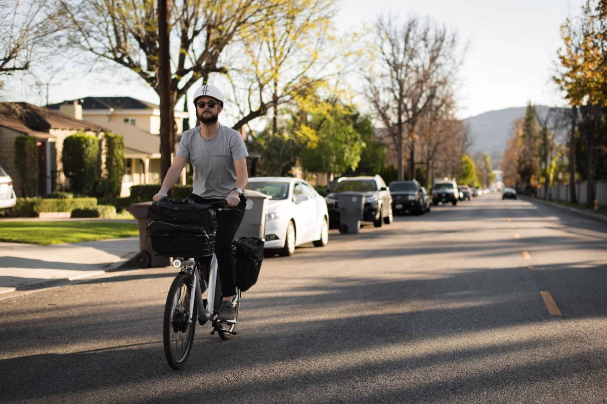The Capacita has a full cargo capacity of 350 lb, with a 350 W rear hub motor helping to smooth out hills and make hauling less tiring
