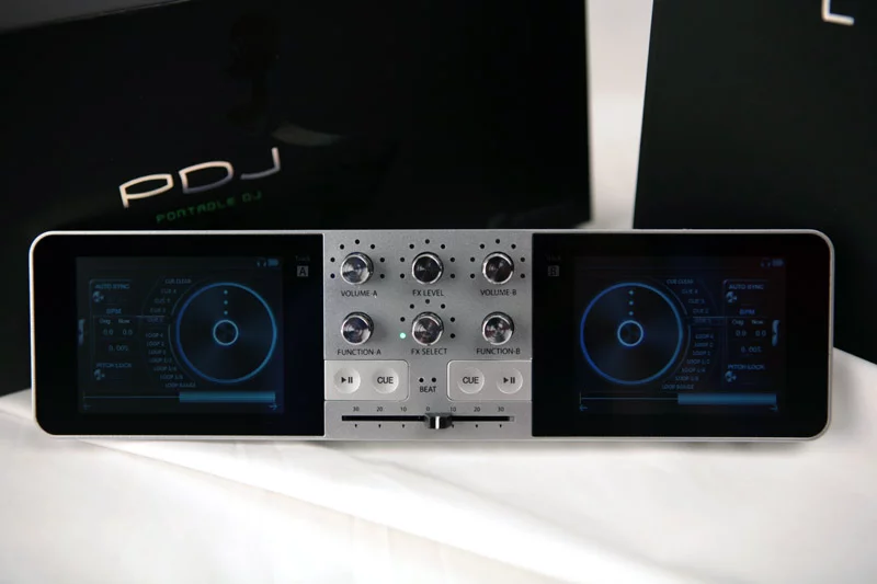 The PDJ has 320 x 240 pixel resolution color LCD touch panels left and right