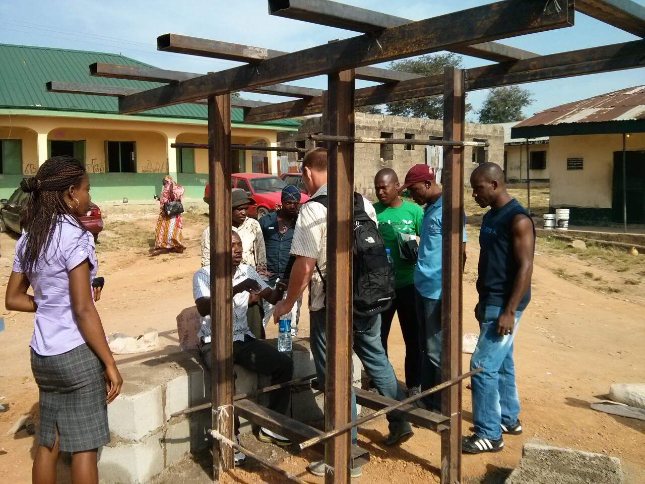 Local materials and local people are used to build the kiosks (Photo: Roland Wells)