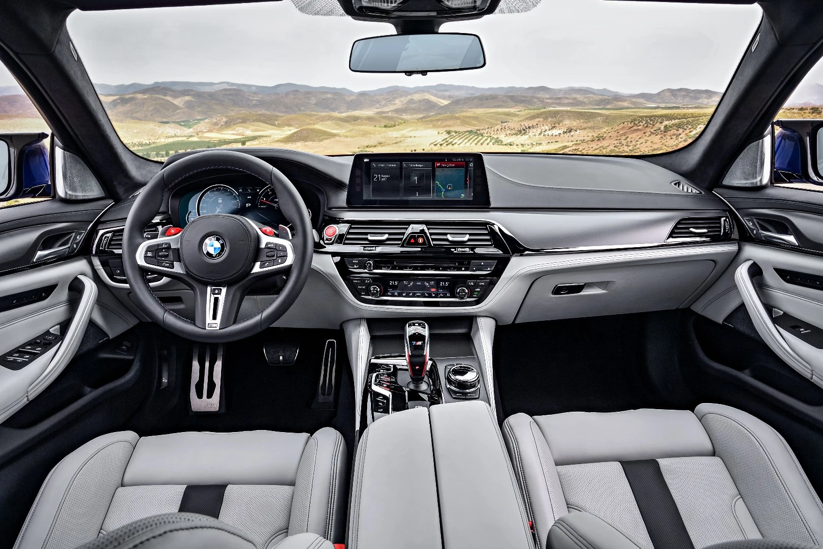 Red flashes offset the 5 Series interior