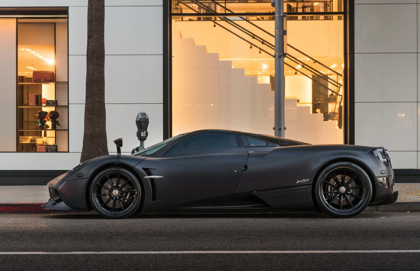 One of only 100 Huayra coupes built, this 238 mph car is expected to sell between $2,200,000 and $2,800,000. It is powered by a 720 hp, 5980 cc Mercedes-Benz AMG bi-turbo V12 with 1,000 Nm of torque. Official Auction Page