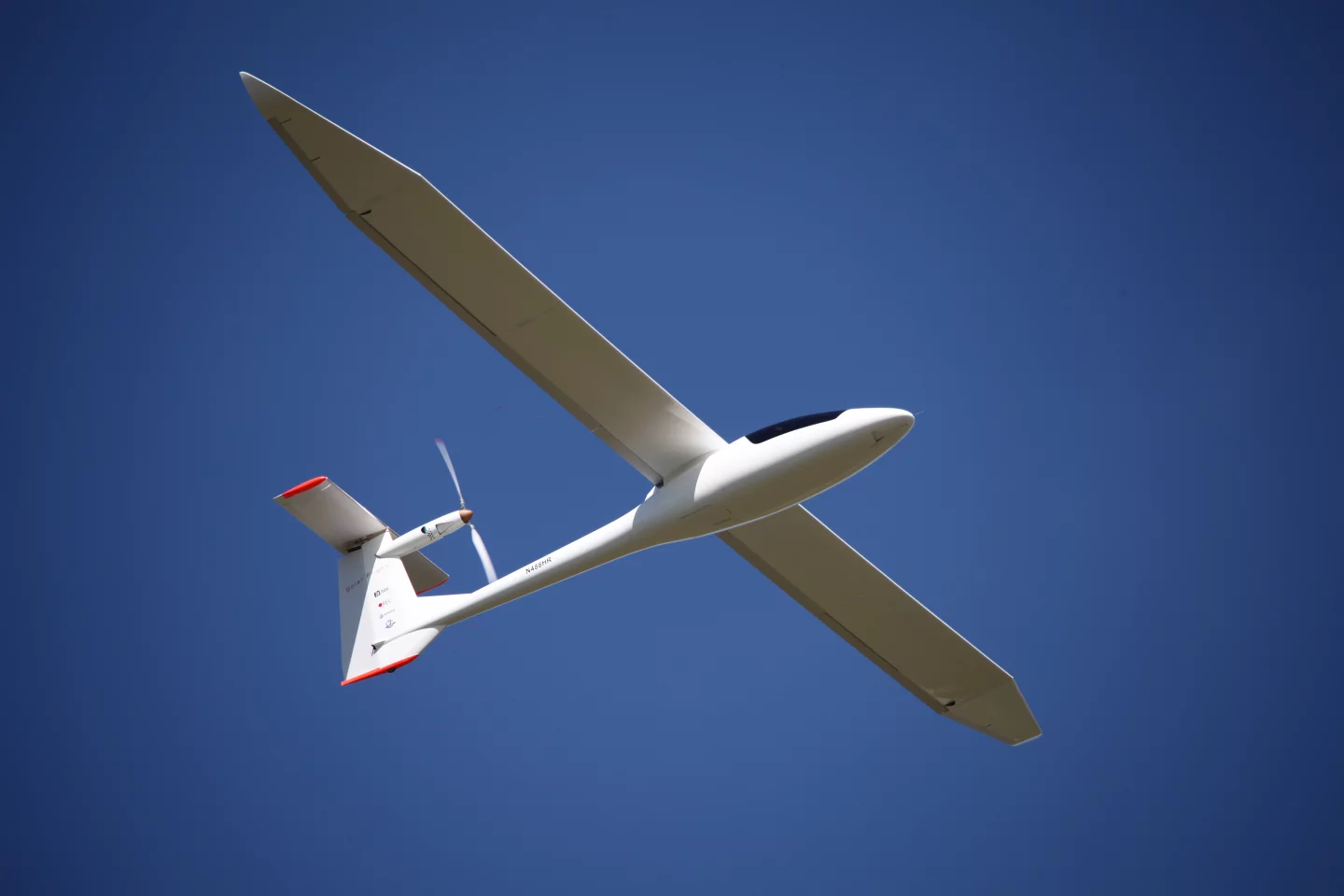 The Sunseeker Duo has a wingspan of 22 meters (72 ft) and weight of 280 kg (617.3 lb)