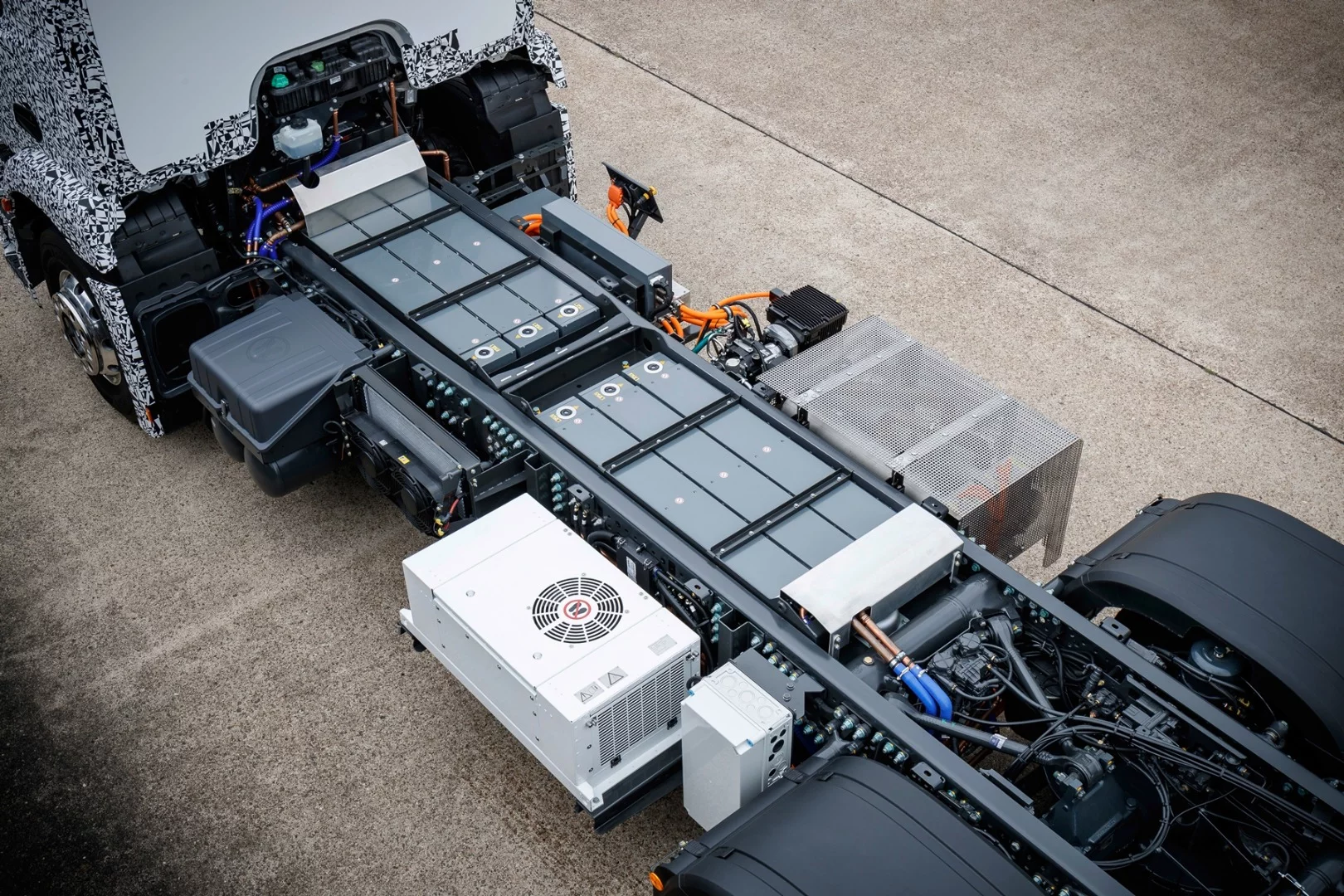 The eTruck weighs 26 tonnes (28.7 tons)