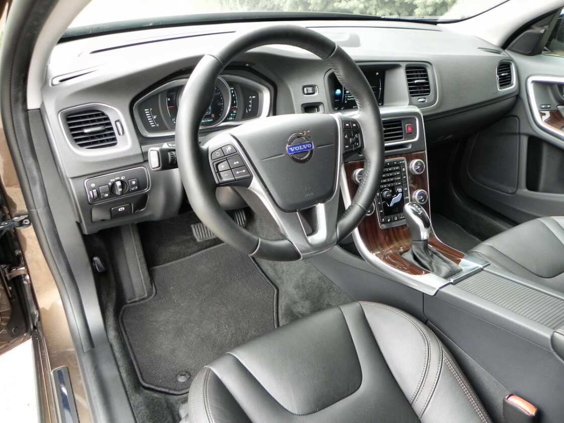 In their interiors, both the S60 and V60 are a beautiful bit of Swedish craftsmanship, with quality materials everywhere
